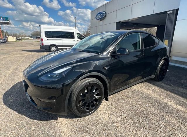 Used 2023 Tesla Model Y Long Range image 7