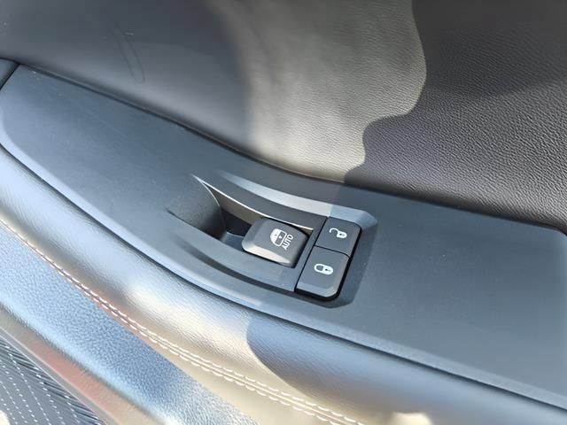 Used 2025 Jeep Grand Cherokee L Limited w/ Luxury Tech Group II RWD image 35
