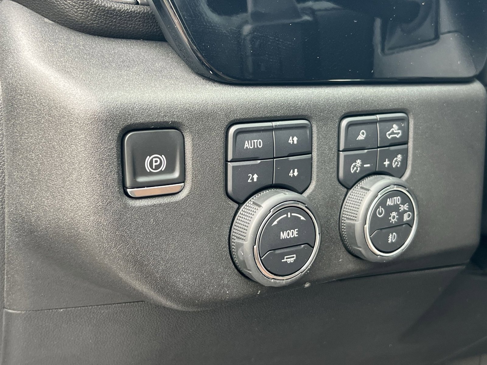 Used 2024 Chevrolet Silverado 1500 High Country image 29