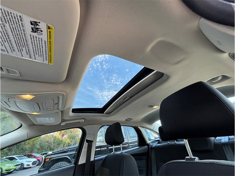Used 2018 Ford Focus SEL FWD image 28