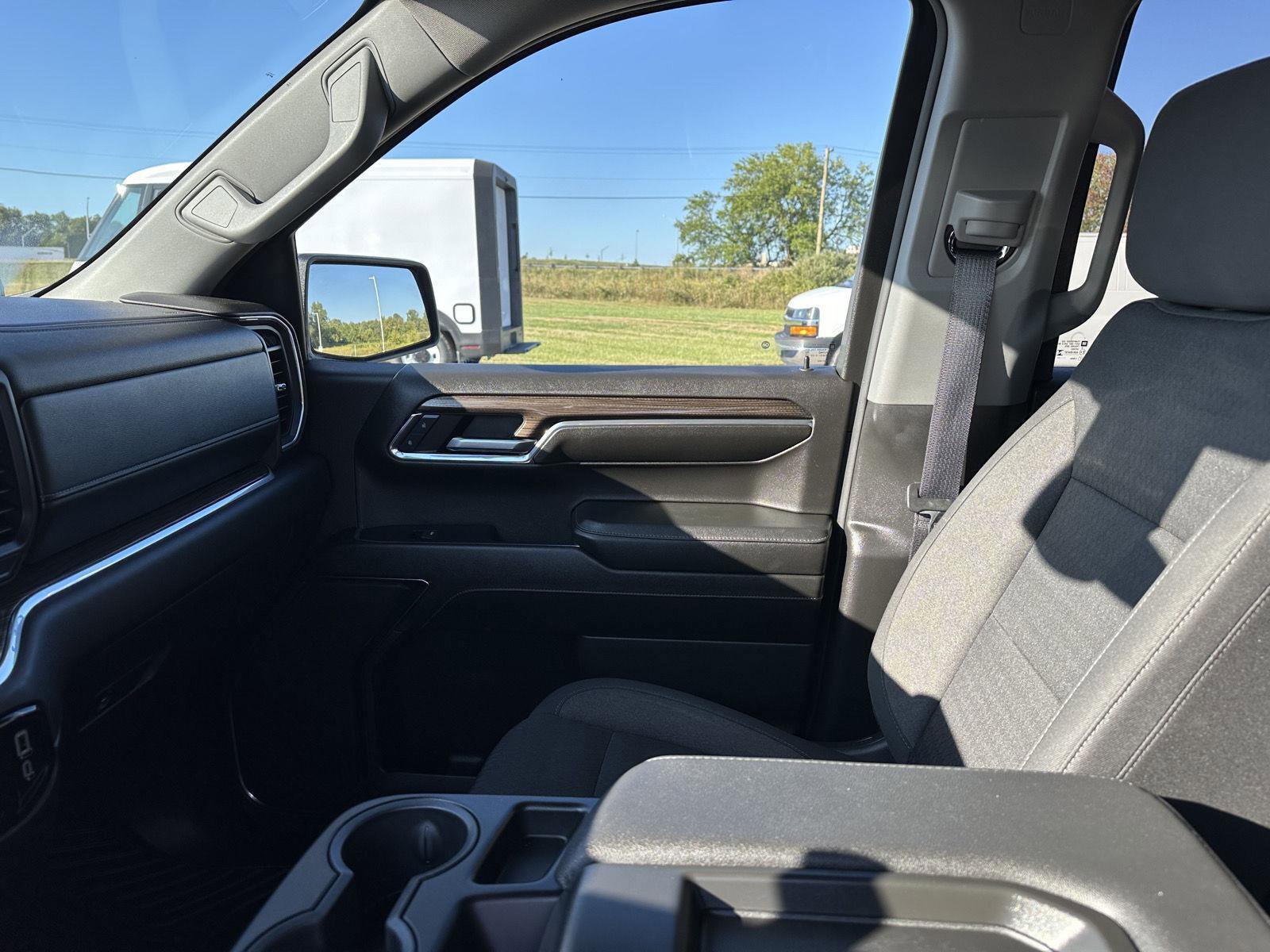 Used 2024 Chevrolet Silverado 1500 LT image 33