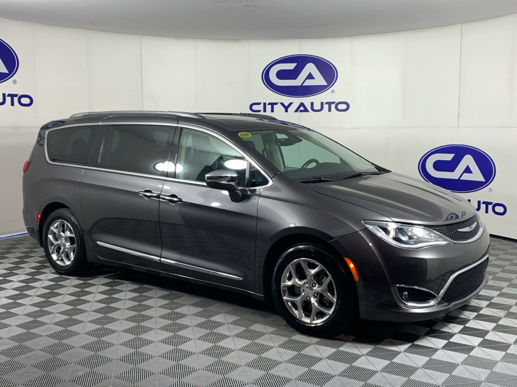 Used 2019 Chrysler Pacifica Limited FWD image 1