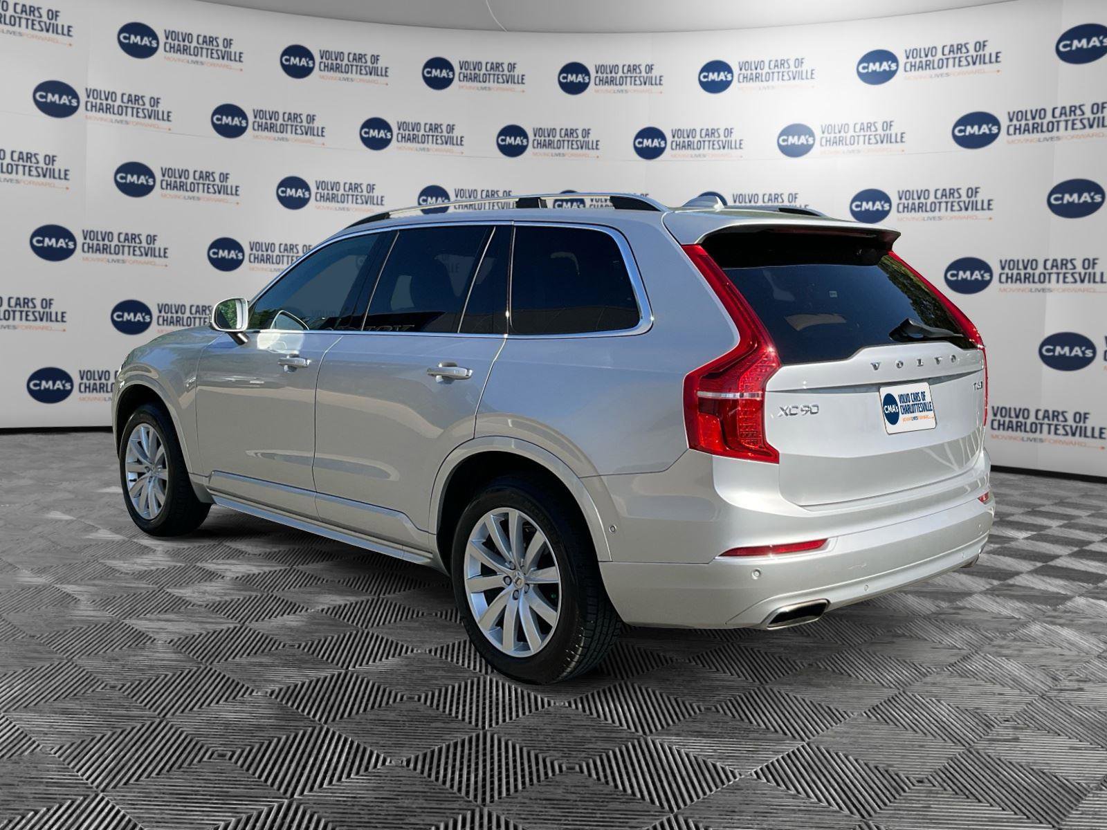 Used 2018 Volvo XC90 T6 Momentum w/ Convenience Package AWD/4WD image 3