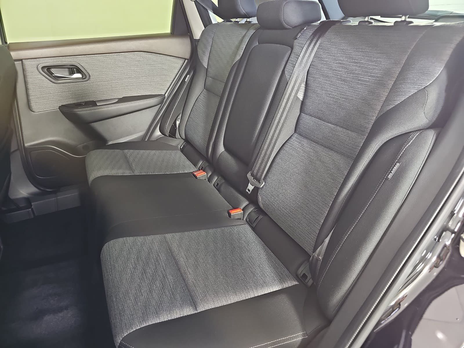 Used 2023 Nissan Rogue SV FWD image 13