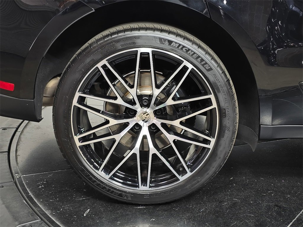 Used 2025 Porsche Macan image 29