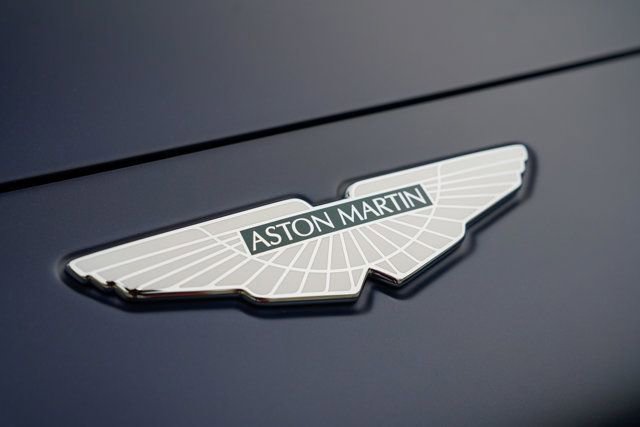 Used 2023 Aston Martin V12 Vantage Roadster RWD image 40