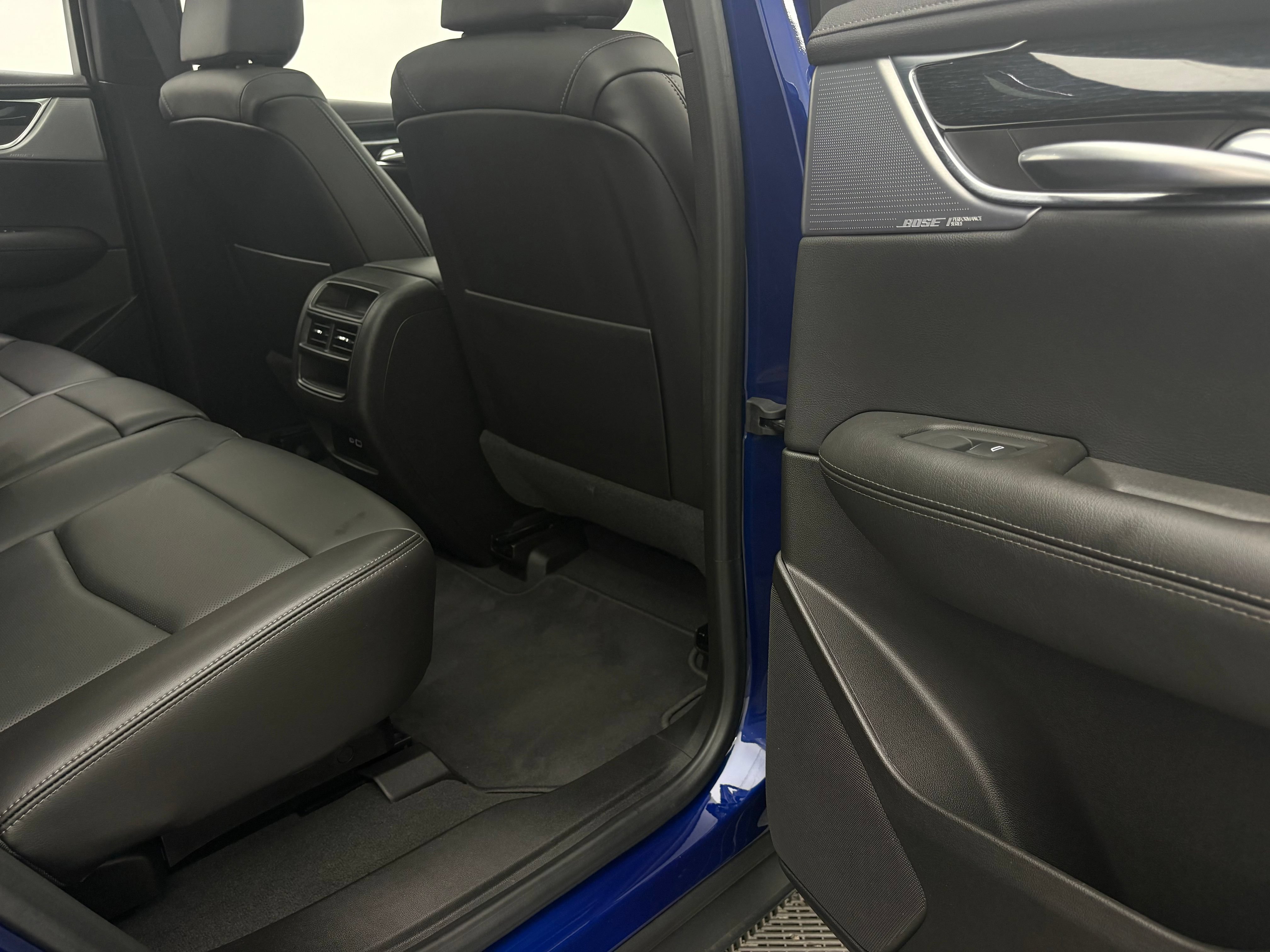Used 2025 Cadillac XT5 Premium Luxury AWD/4WD image 38