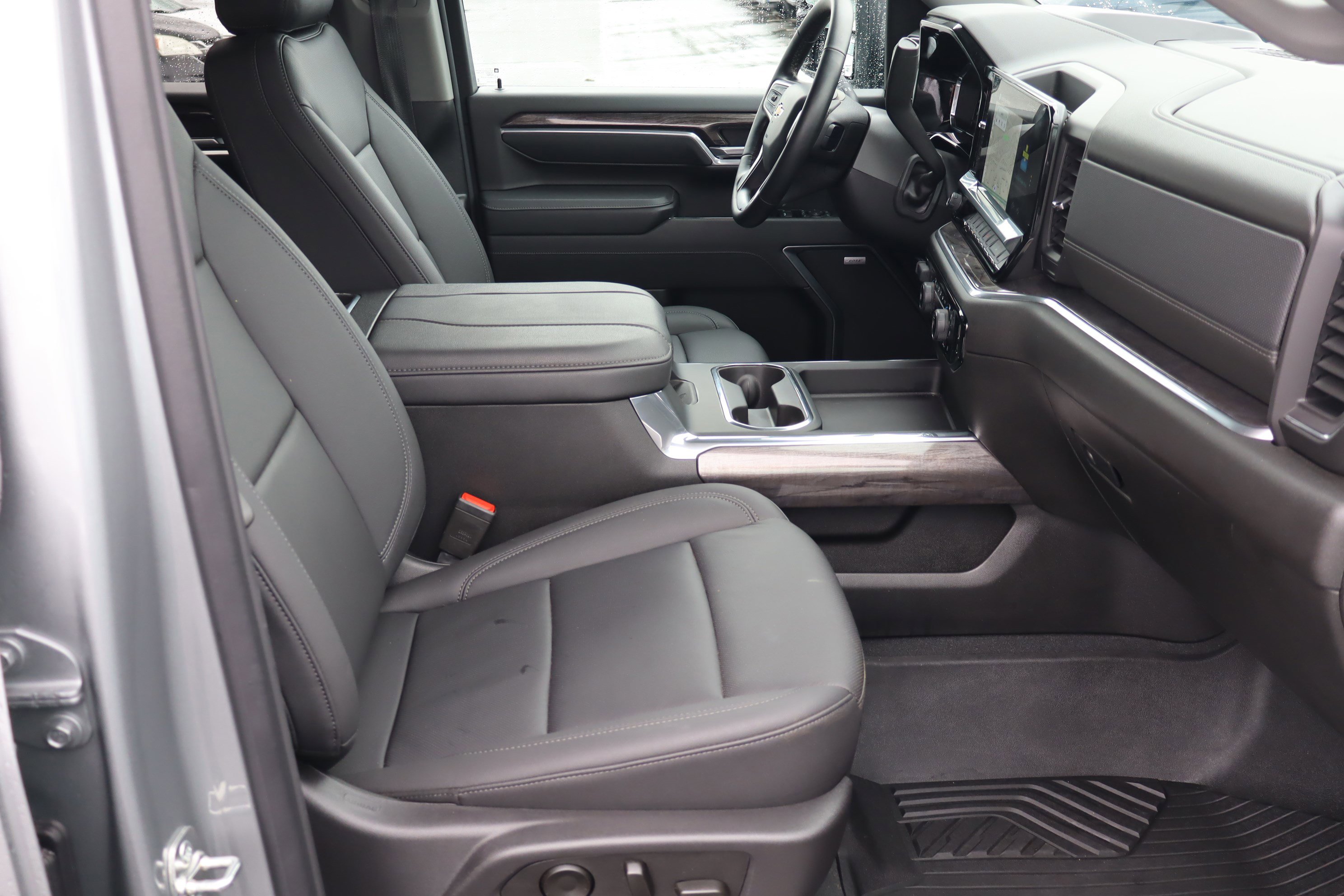 Used 2025 Chevrolet Silverado 2500 LTZ w/ LTZ Plus Package image 37