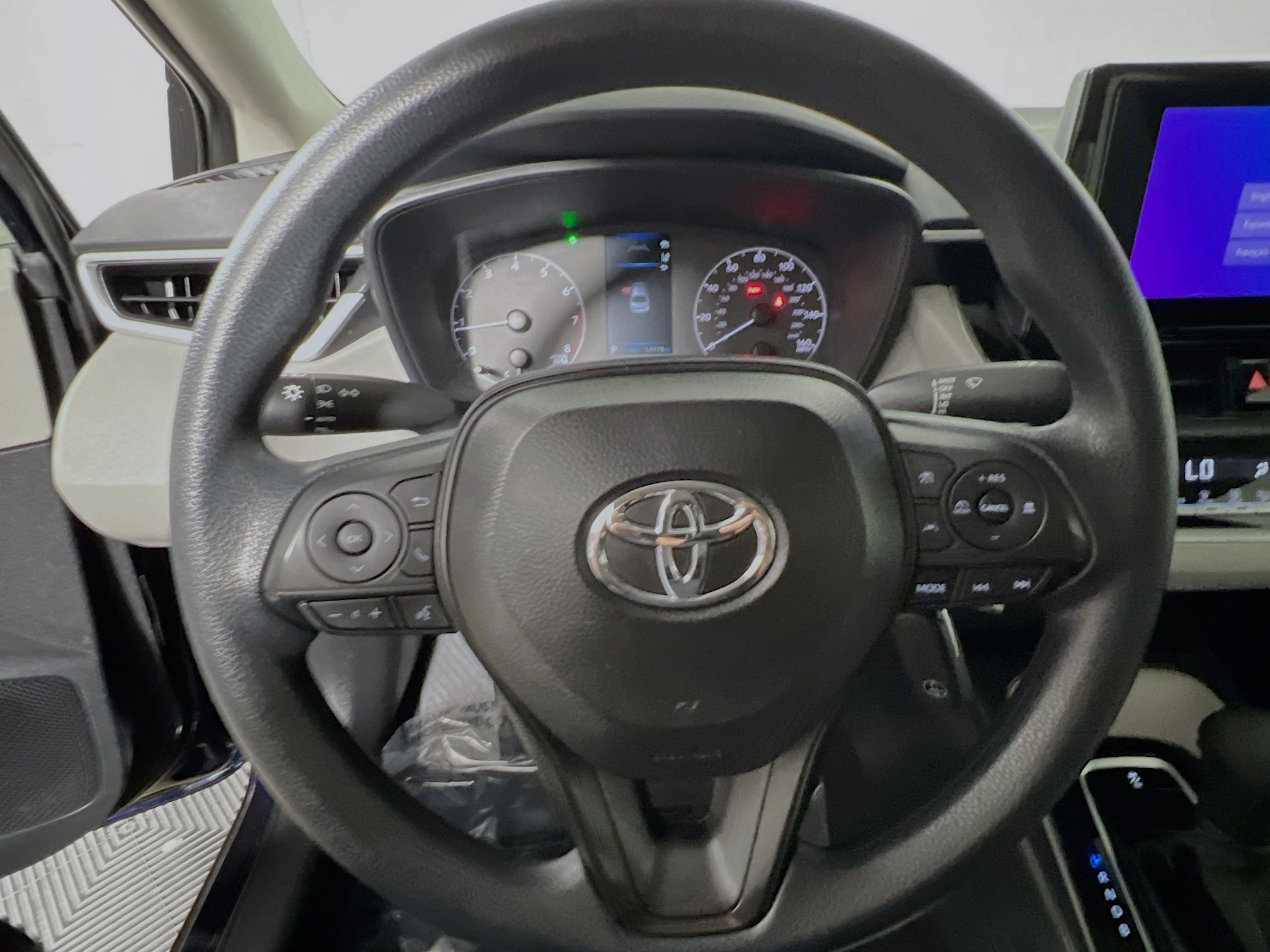 Used 2024 Toyota Corolla LE image 18