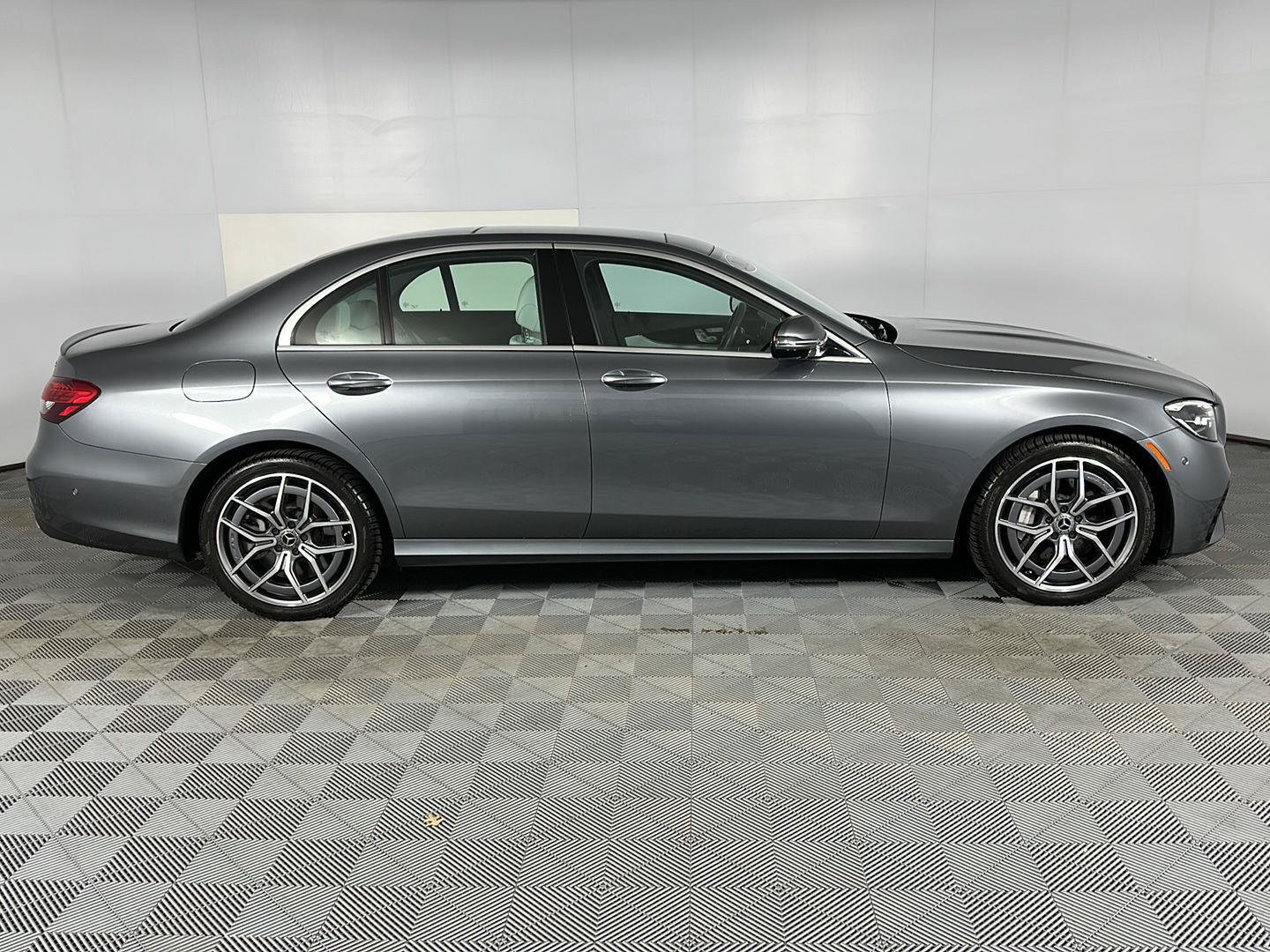 Used 2023 Mercedes-Benz E 450 4MATIC Sedan image 29