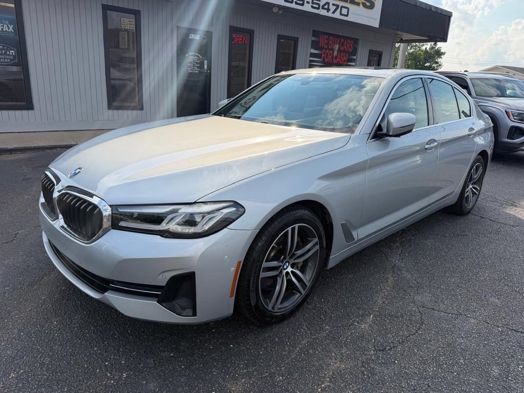Used 2021 BMW 530i xDrive w/ Premium Package AWD/4WD image 2