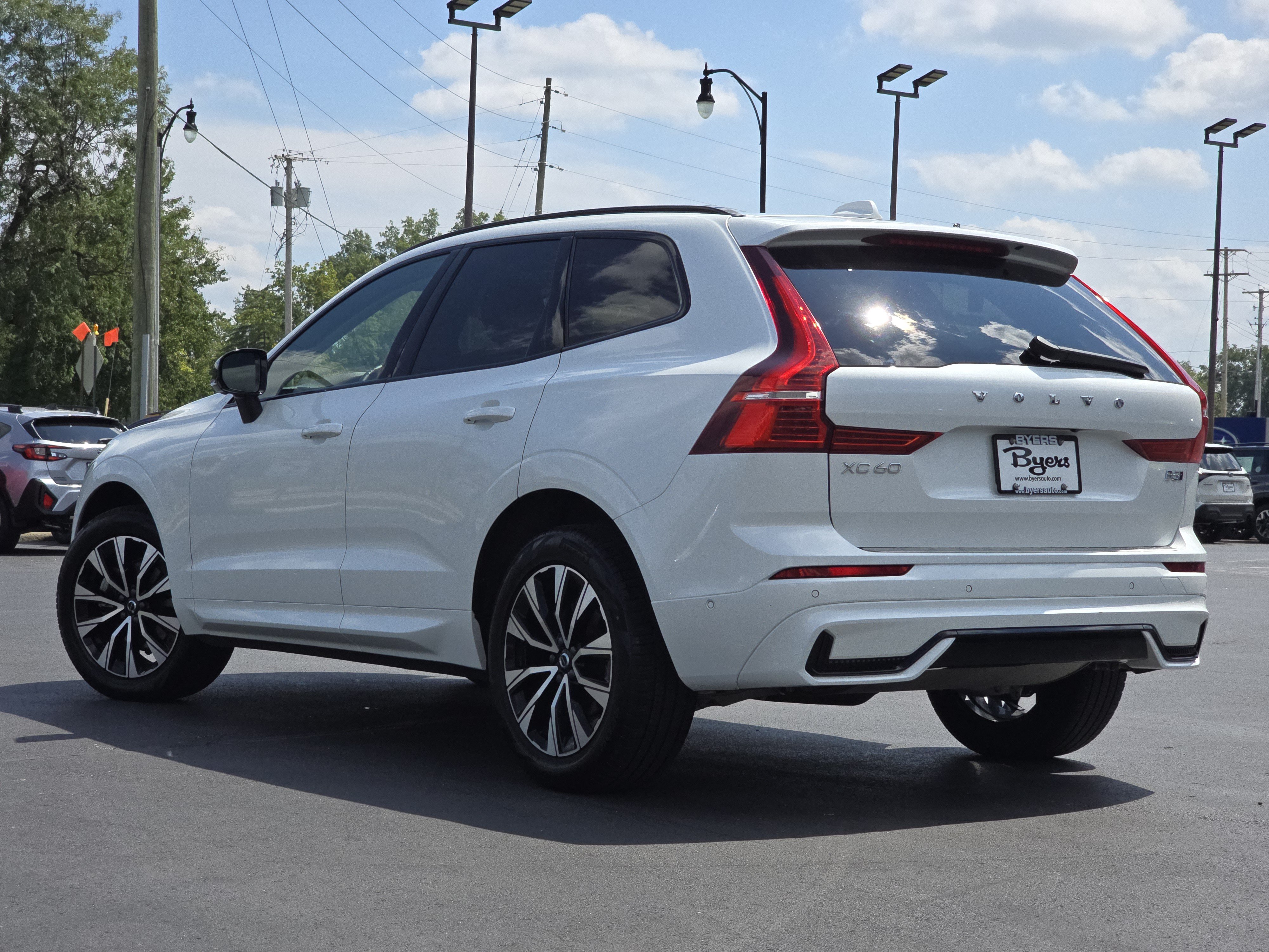 Used 2025 Volvo XC60 B5 Plus AWD/4WD image 5