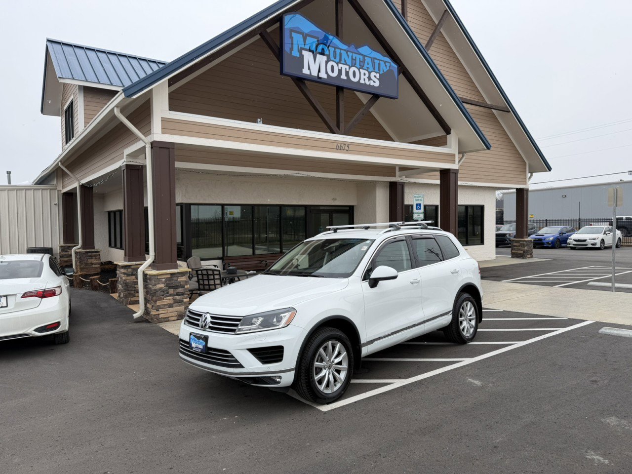 Used 2016 Volkswagen Touareg Lux