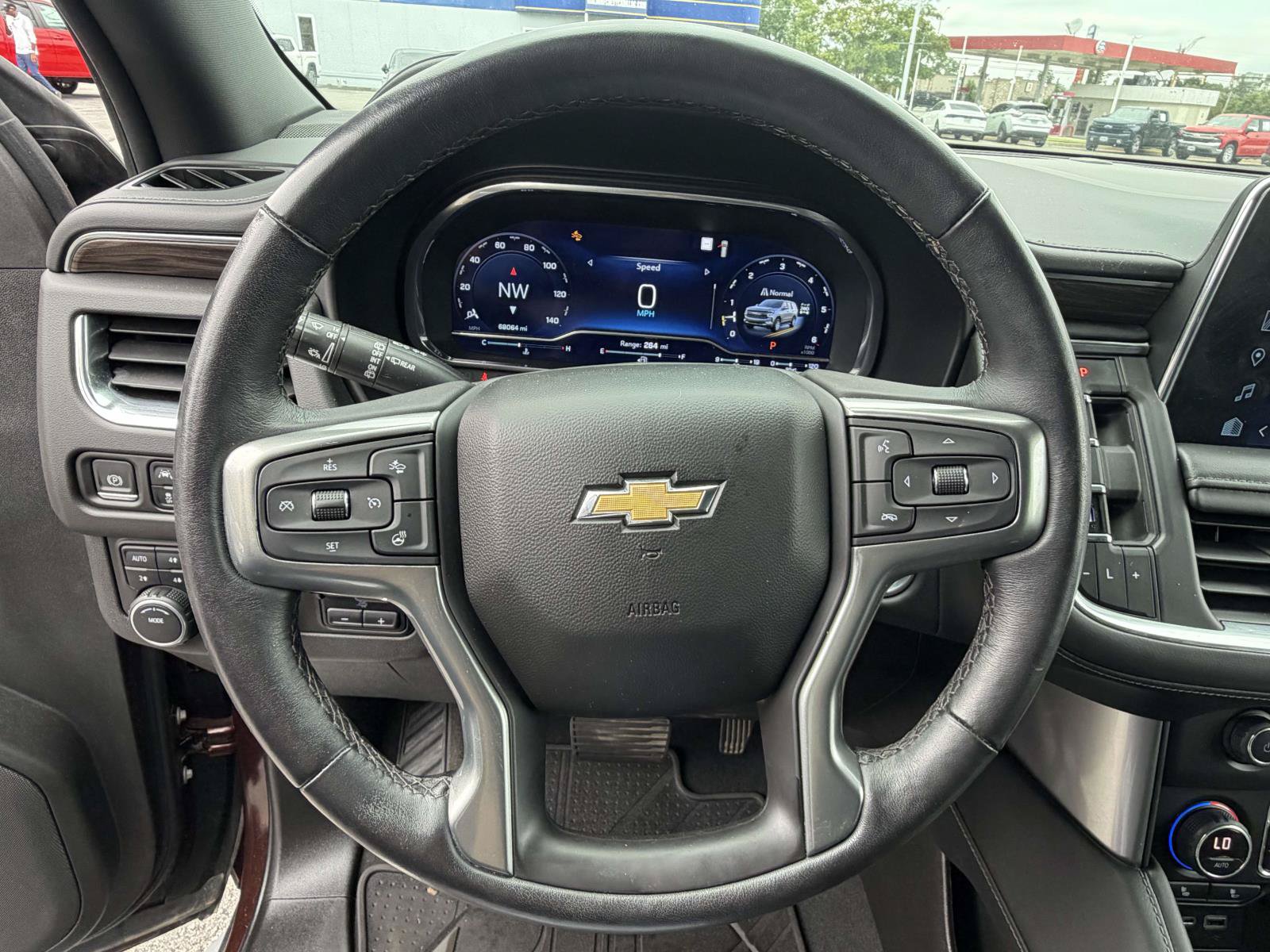 Used 2022 Chevrolet Tahoe LT w/ Luxury Package AWD/4WD image 7