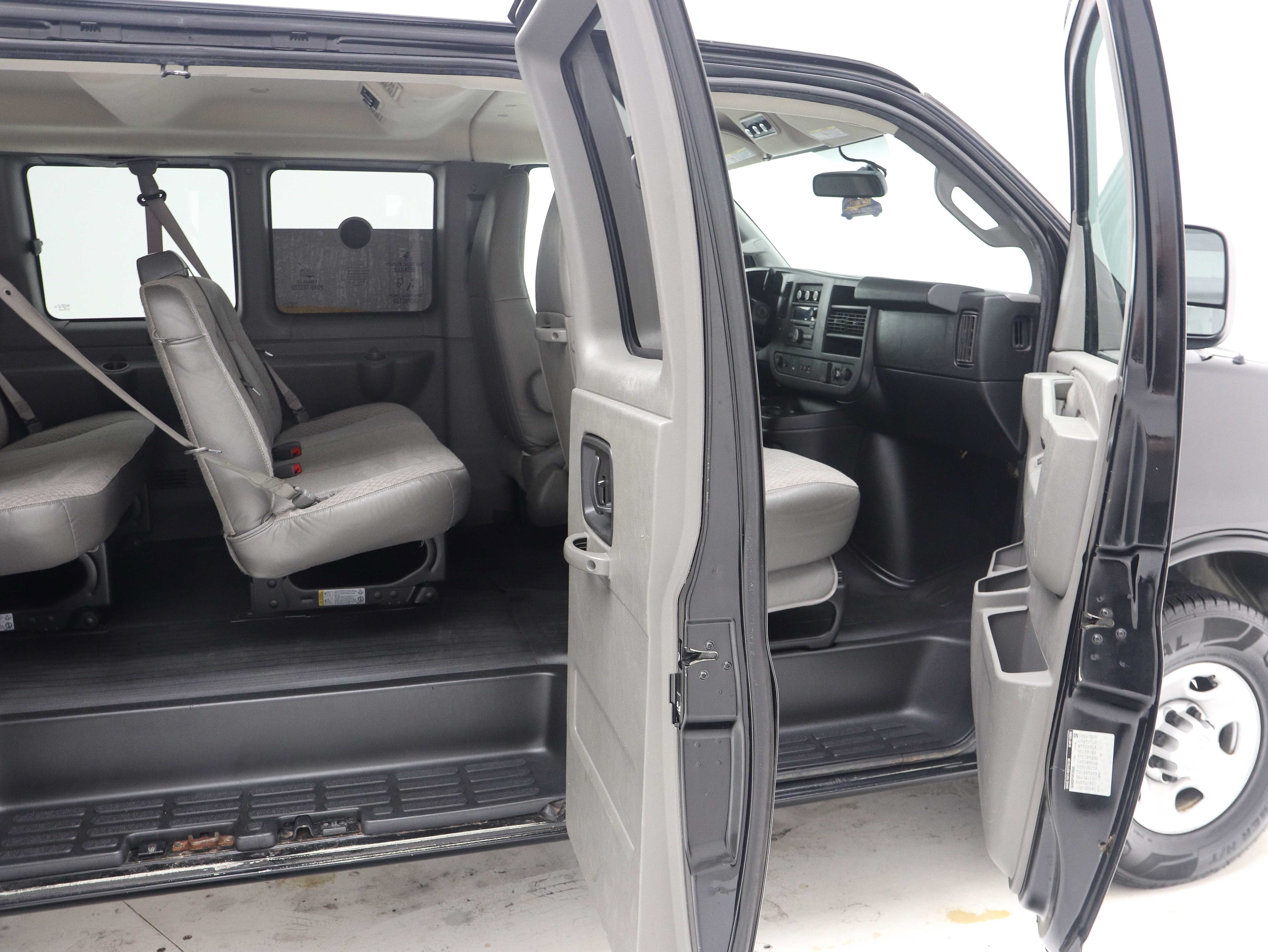 Used 2017 Chevrolet Express 2500 LS RWD image 10