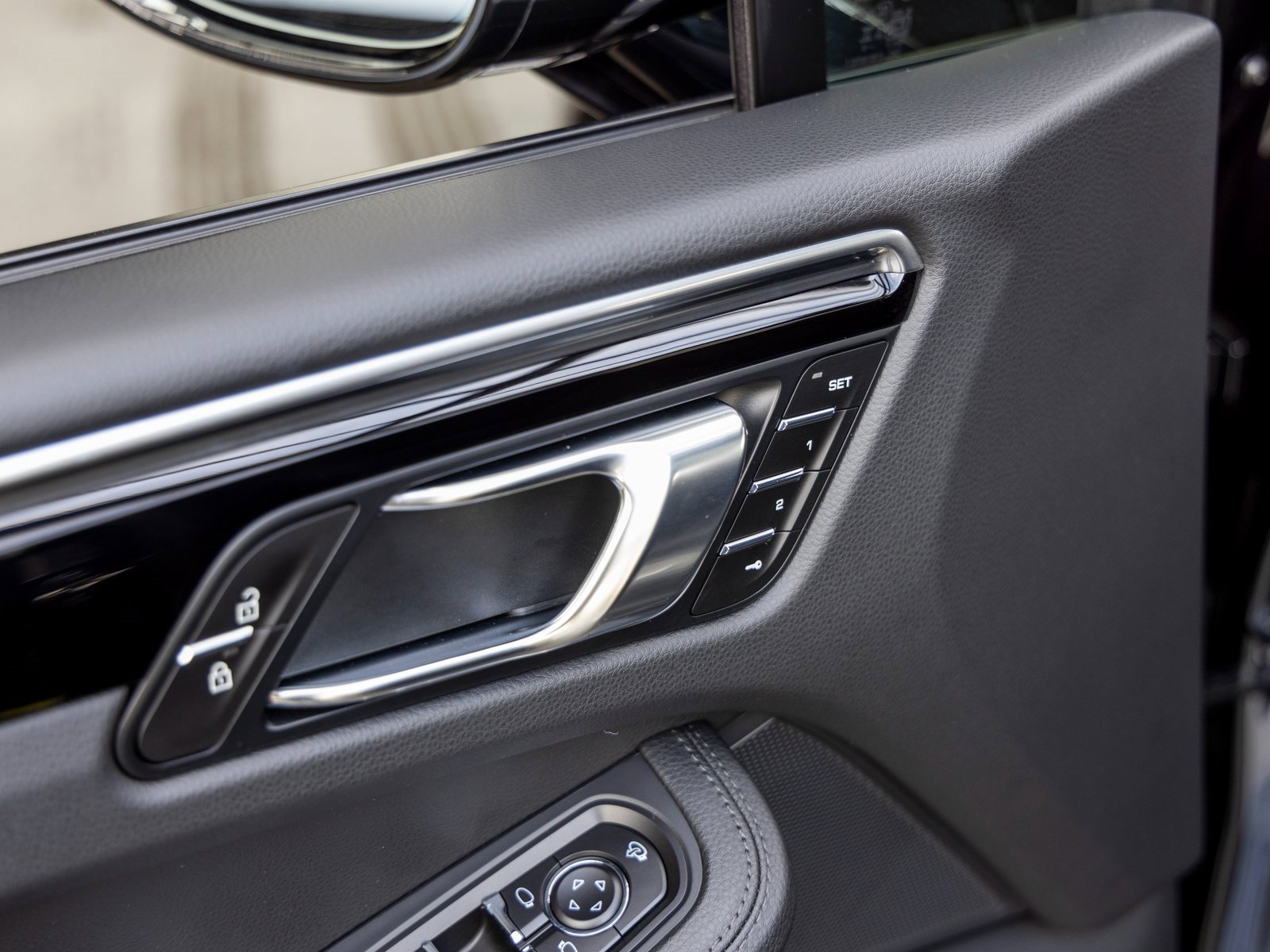 Certified 2025 Porsche Macan image 24