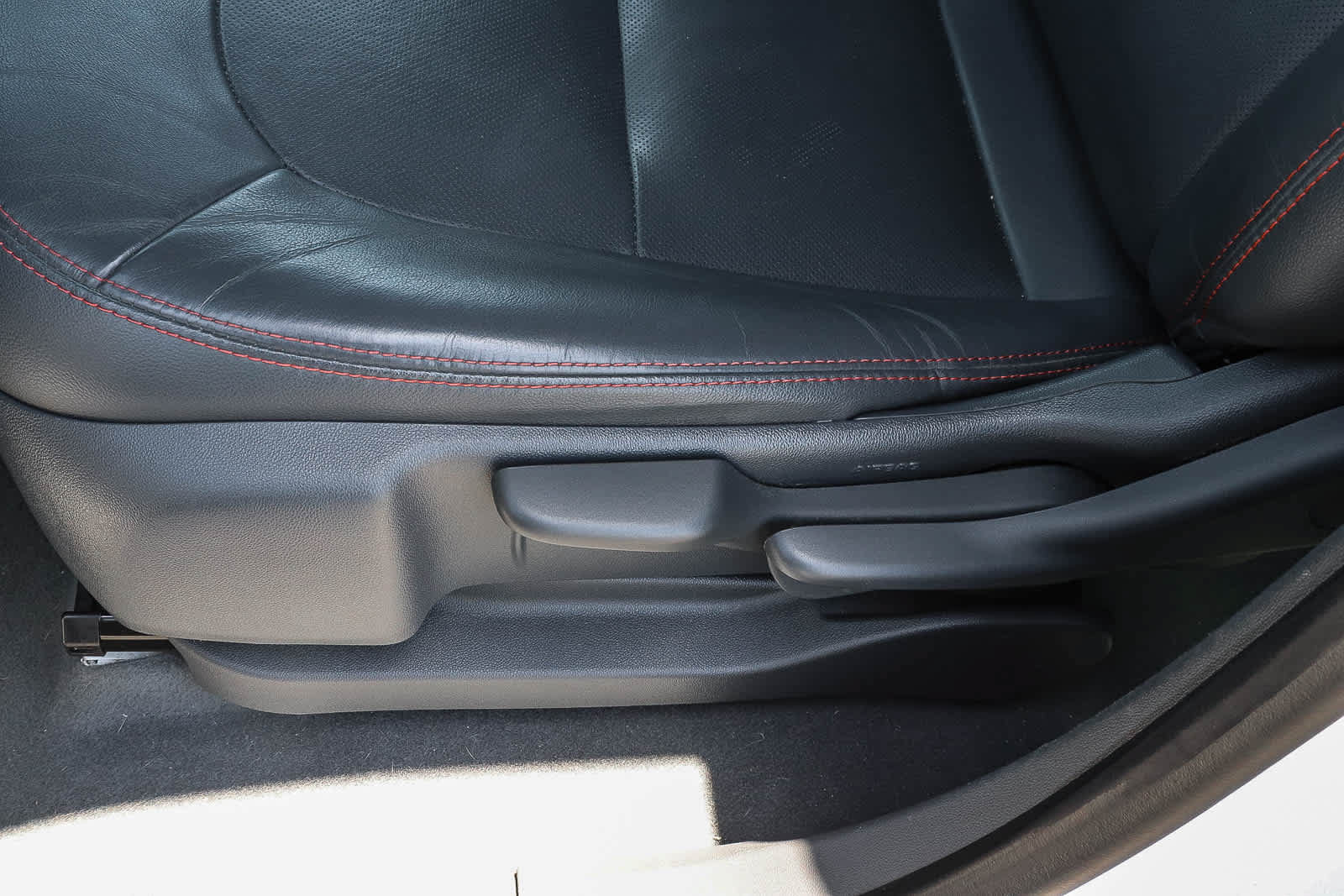 Used 2020 Chevrolet Bolt Premier FWD image 29