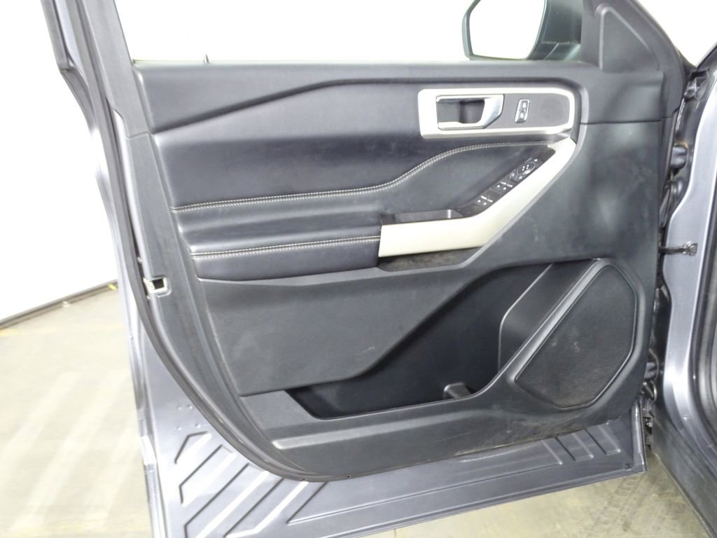 Used 2021 Ford Explorer XLT w/ Equipment Group 202A image 18