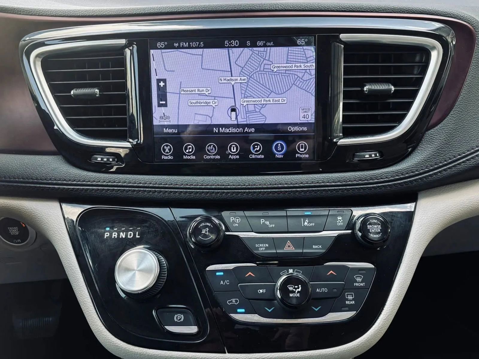 Used 2017 Chrysler Pacifica Limited FWD image 29