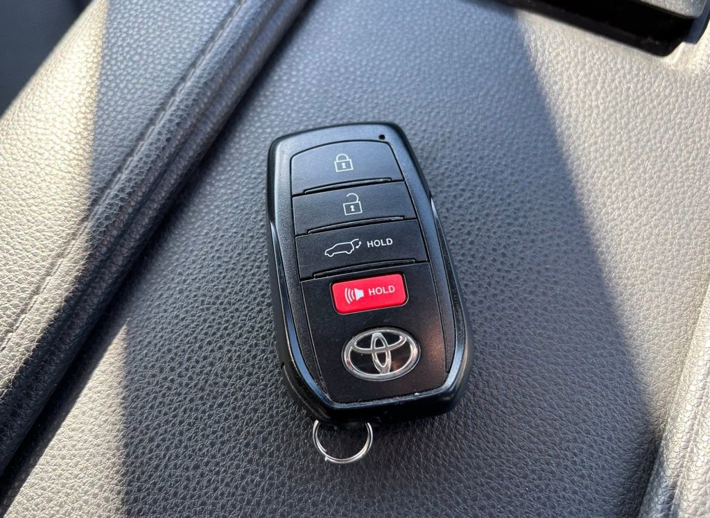 Used 2024 Toyota Grand Highlander Limited image 33