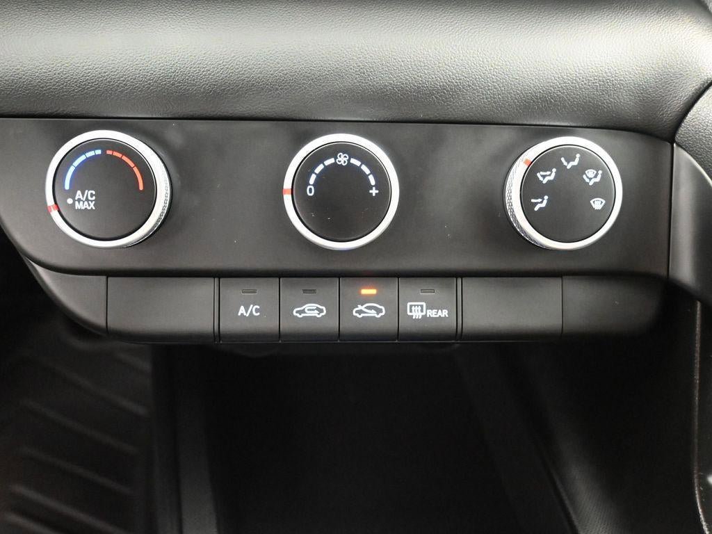 New 2025 Hyundai Elantra SE FWD image 17