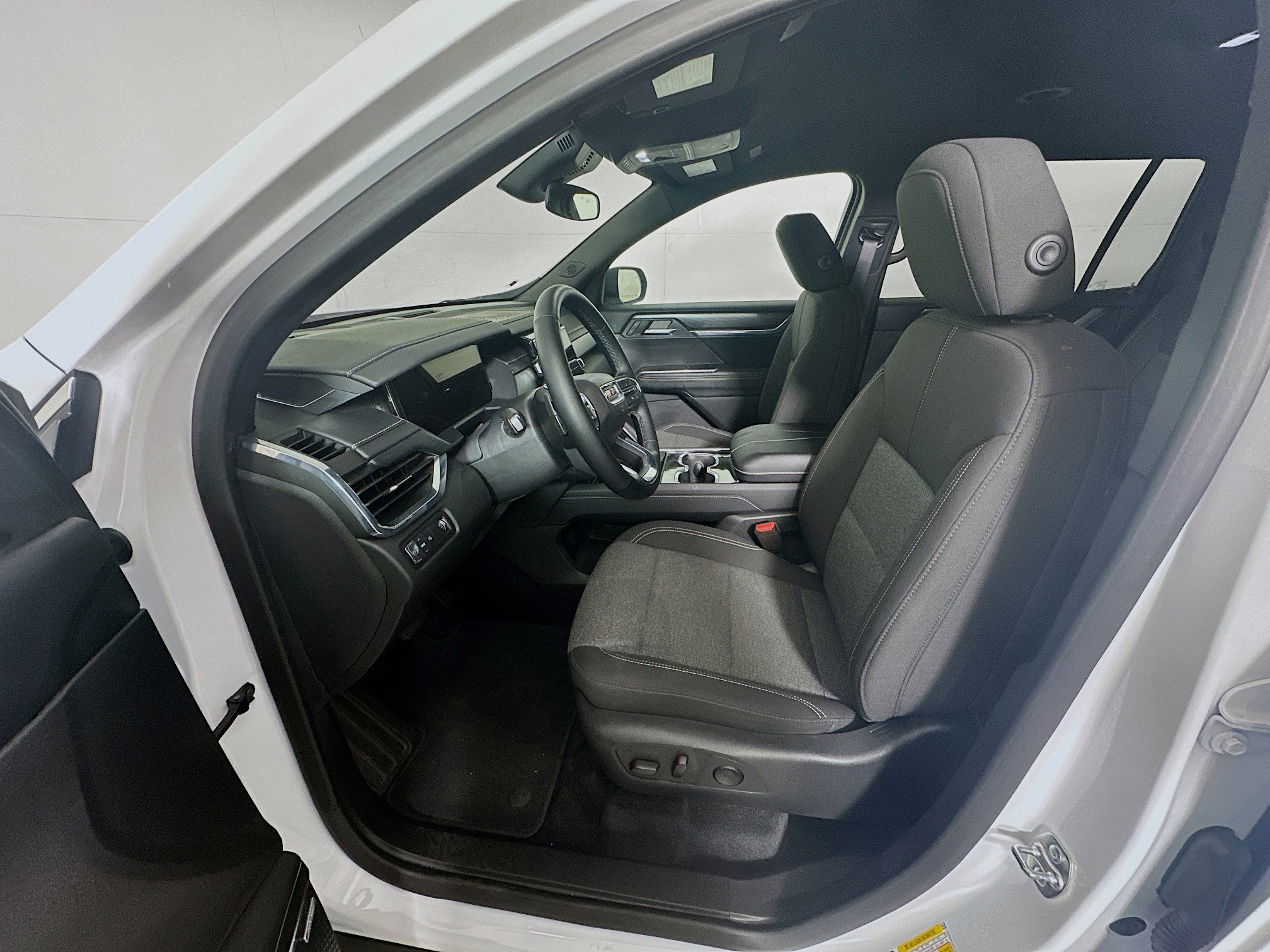 Used 2025 GMC Acadia Elevation image 13