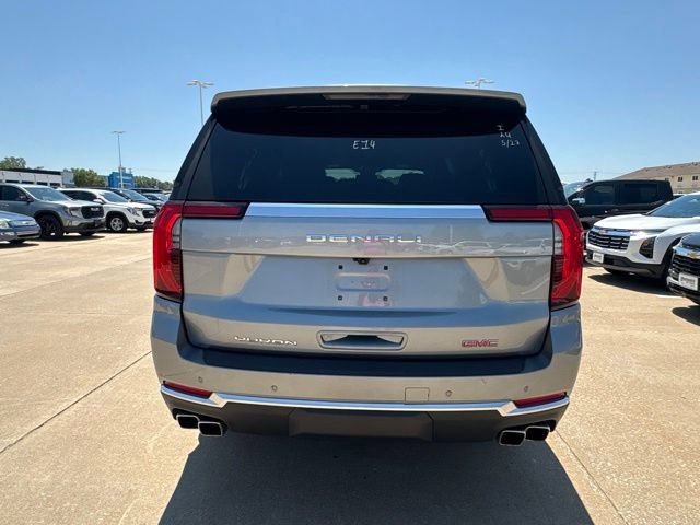 Used 2025 GMC Yukon XL Denali AWD/4WD image 4