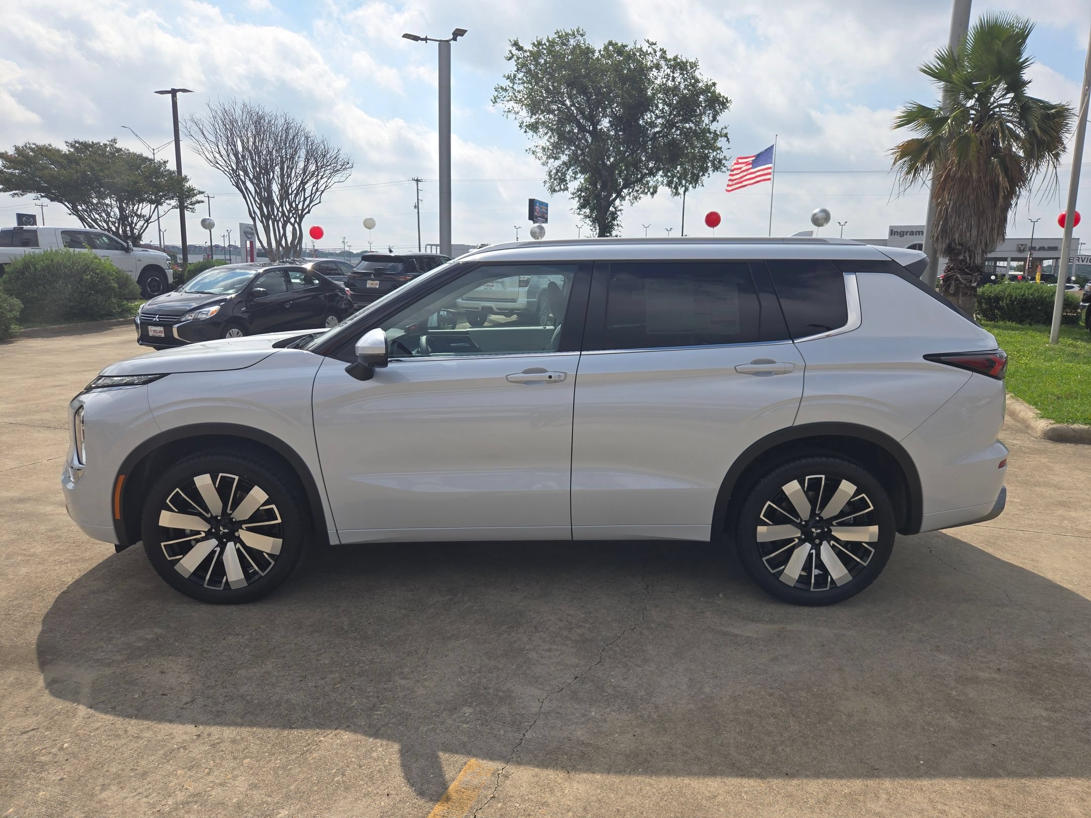 New 2026 Mitsubishi Outlander SEL FWD image 2