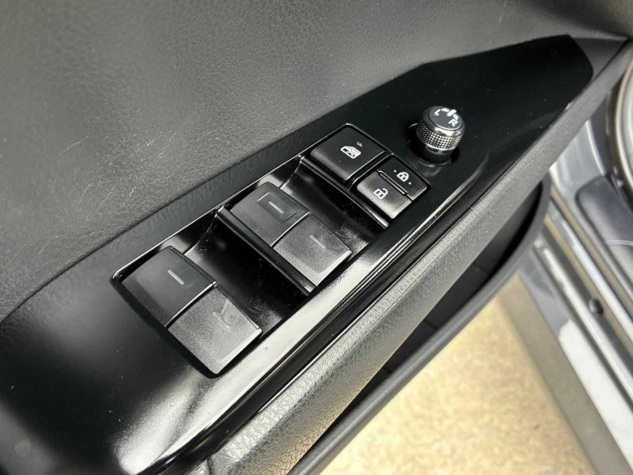 Used 2025 Toyota Camry XLE FWD image 9