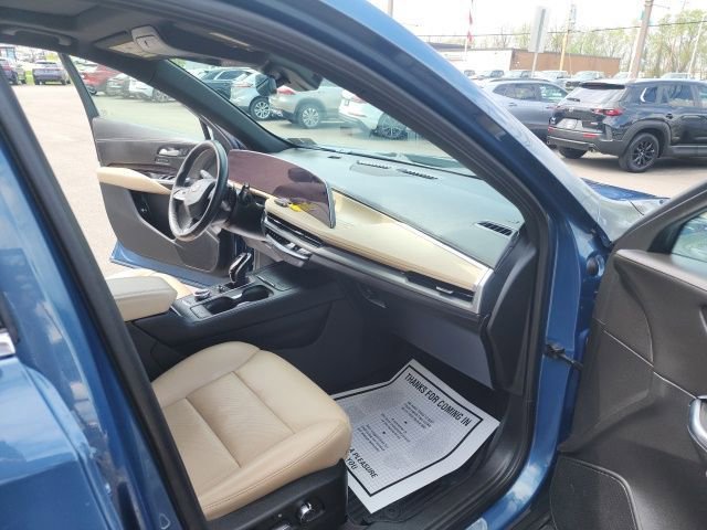 Used 2024 Cadillac XT4 Premium Luxury AWD/4WD image 15
