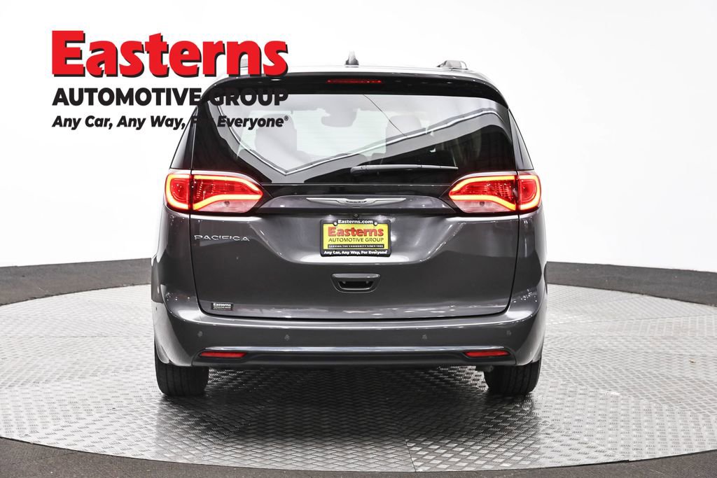 Used 2017 Chrysler Pacifica Touring-L Plus w/ Advanced Safetytec Group FWD image 6