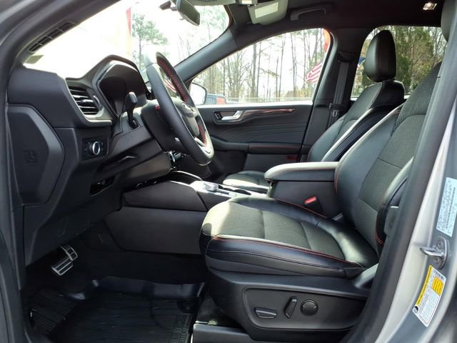 Used 2023 Ford Escape ST-Line w/ Tech Pack #1 AWD/4WD image 9