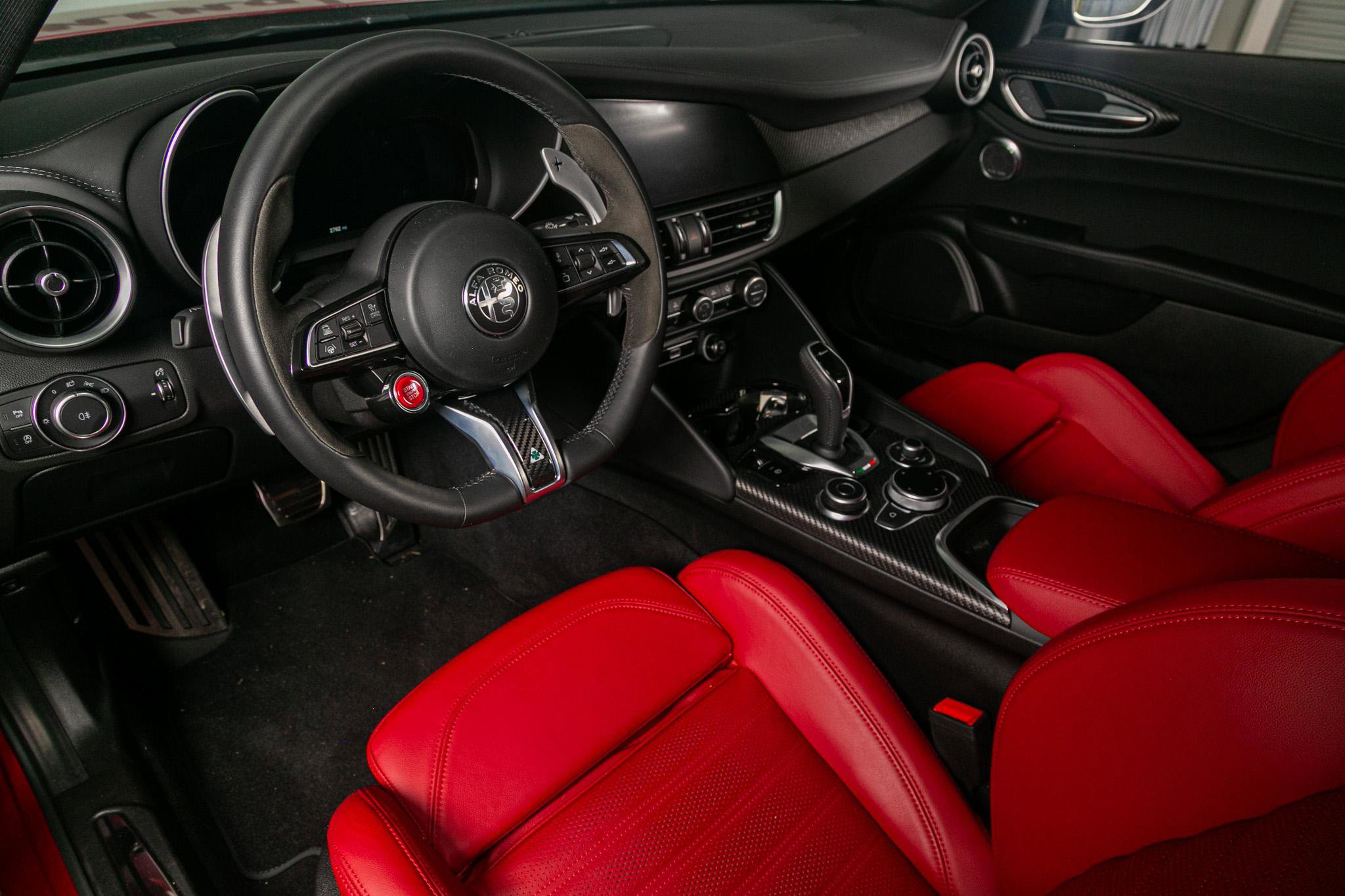 Used 2024 Alfa Romeo Giulia Quadrifoglio image 8