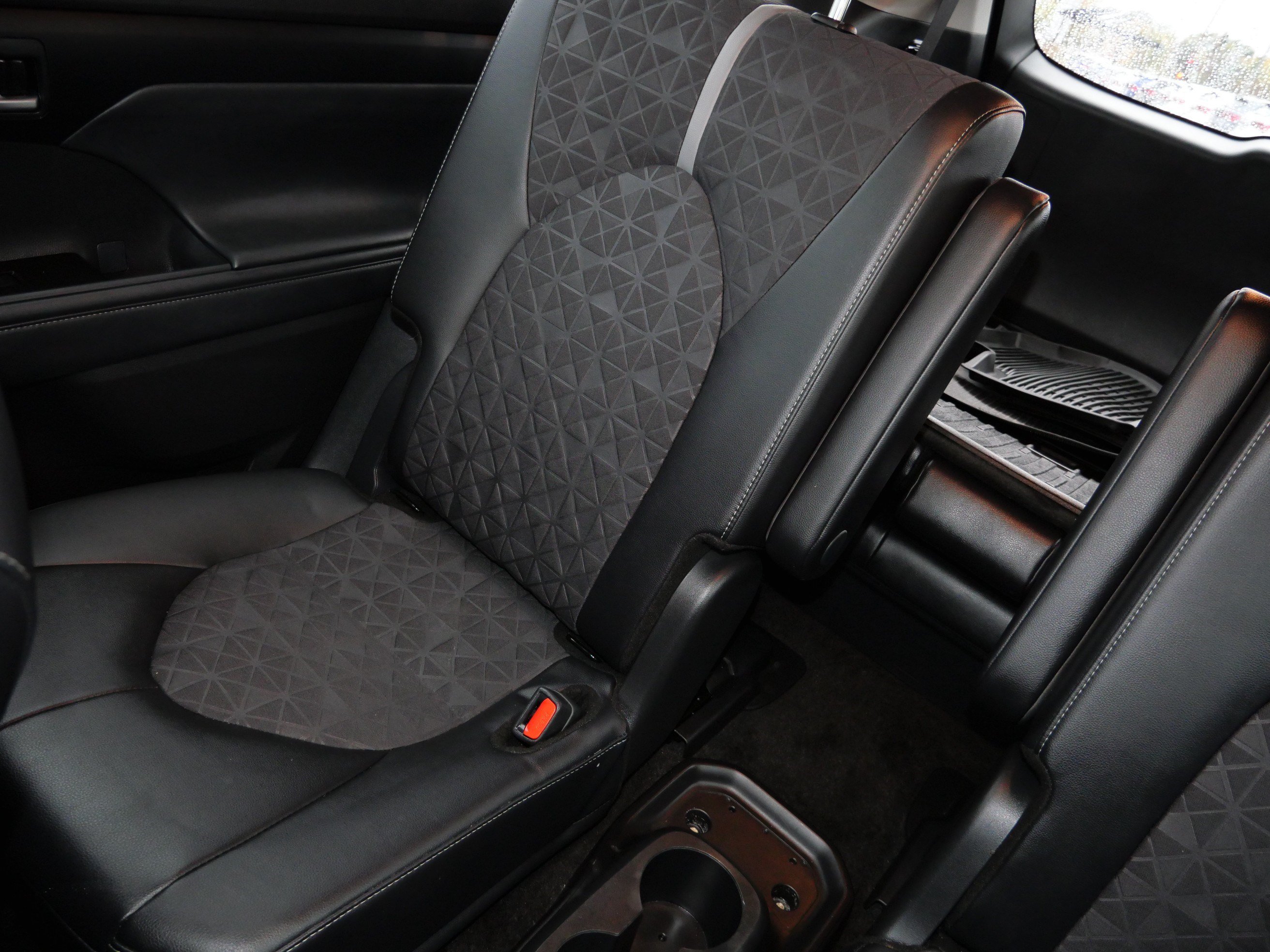 Used 2025 Toyota Highlander XLE AWD/4WD image 13