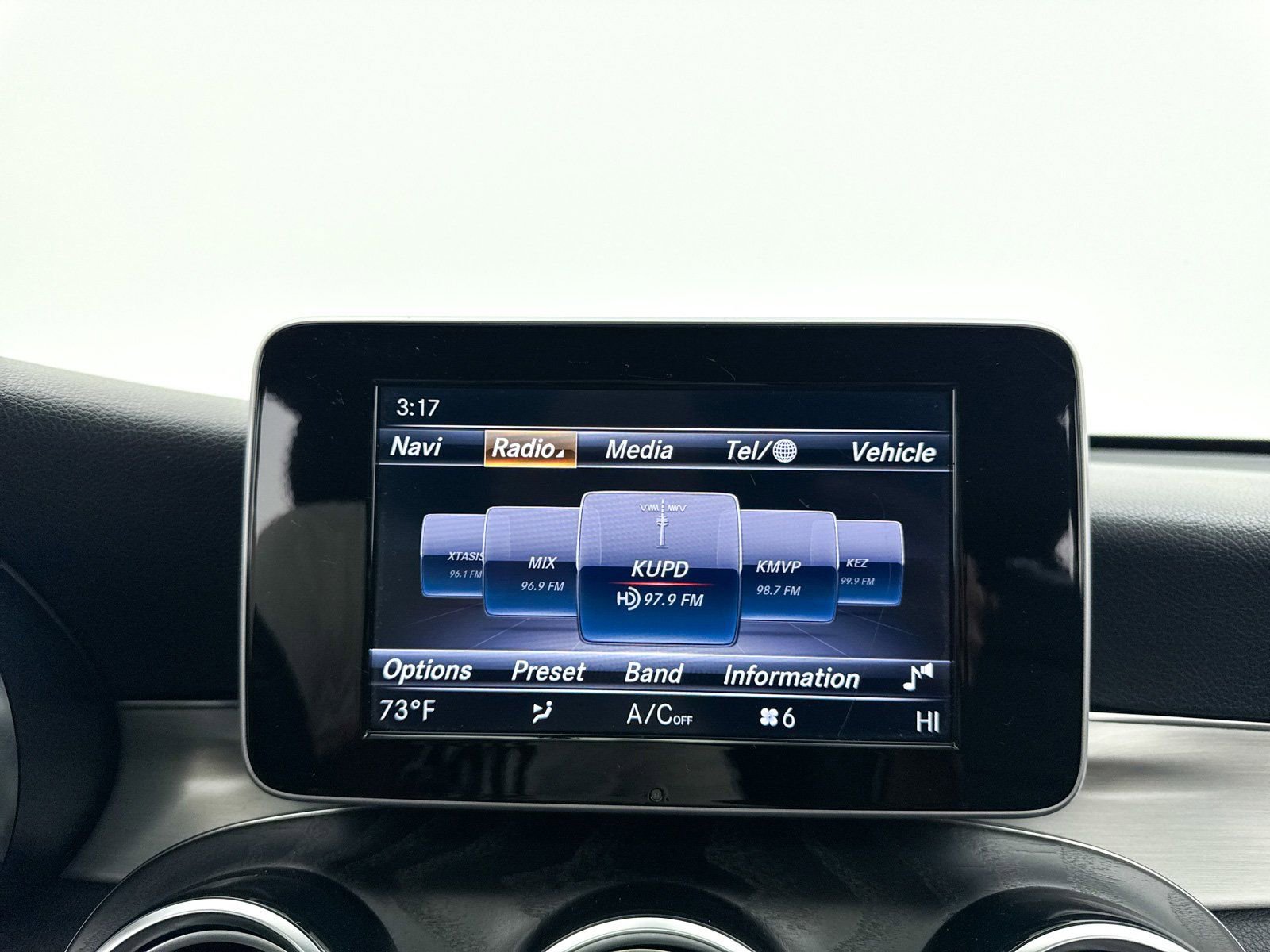 Used 2019 Mercedes-Benz GLC 300 4MATIC Coupe image 22