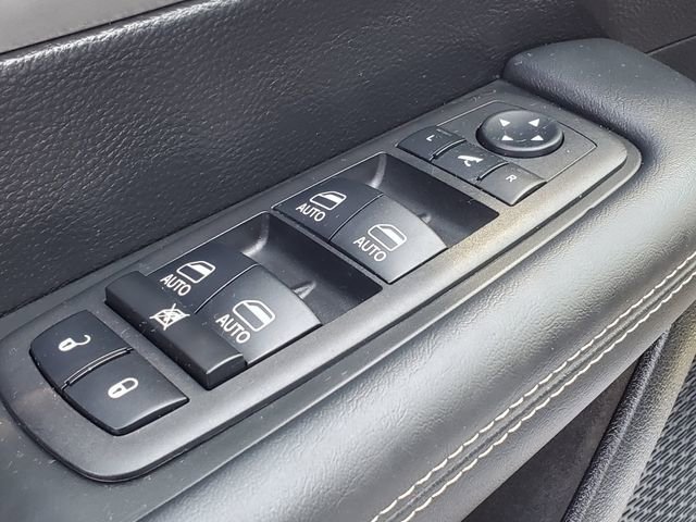 Used 2023 Chrysler Pacifica Limited w/ S Appearance Package image 12