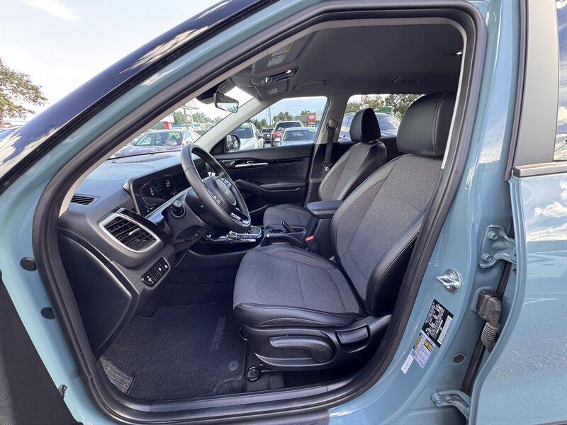 Used 2025 Kia Seltos S AWD/4WD image 14