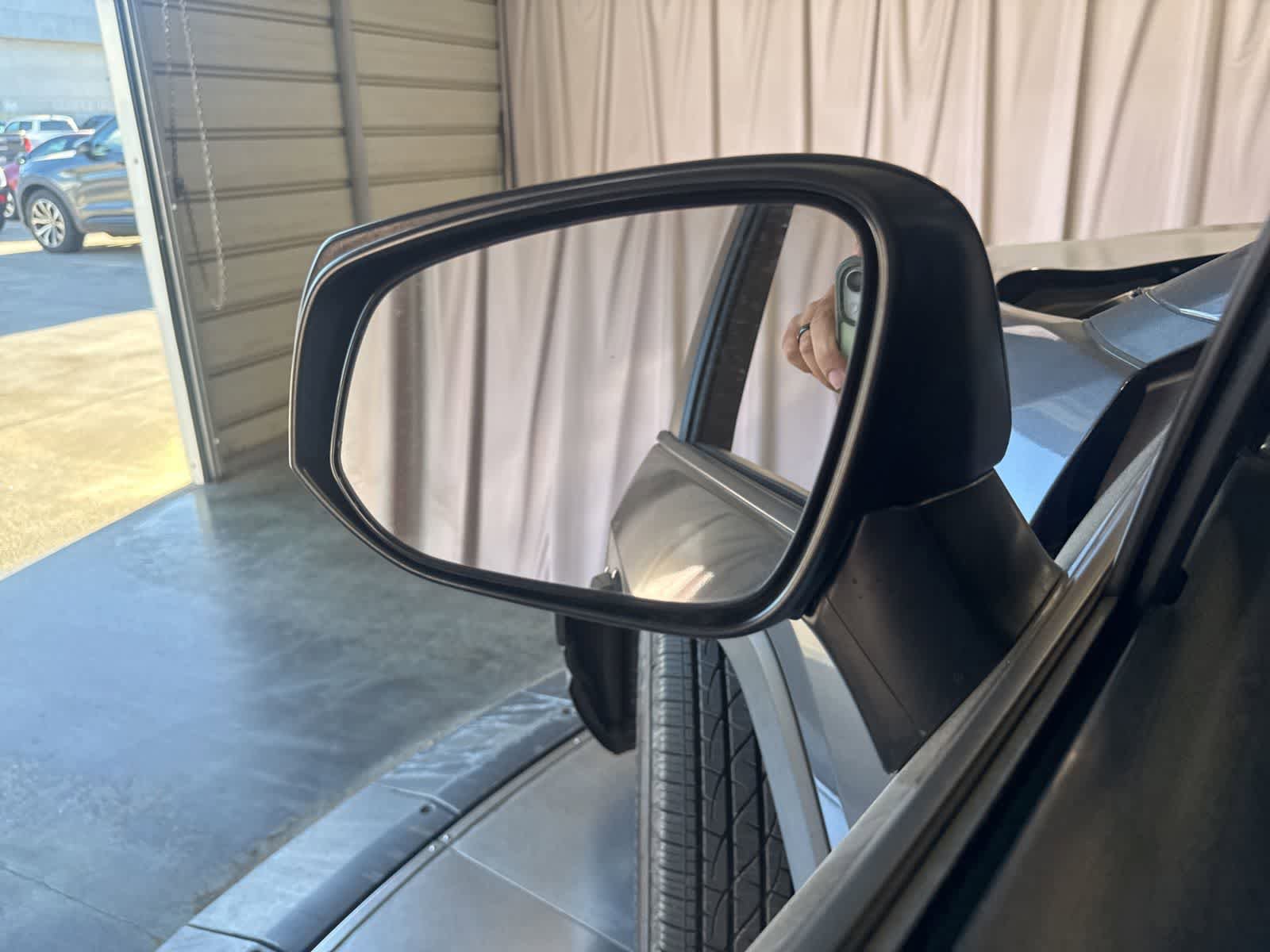 Used 2021 Toyota RAV4 LE AWD/4WD image 17