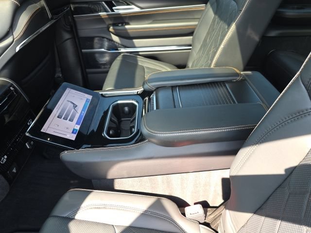 Used 2025 Jeep Grand Wagoneer L Series III w/ Rear Seat Video Group 1 AWD/4WD image 36