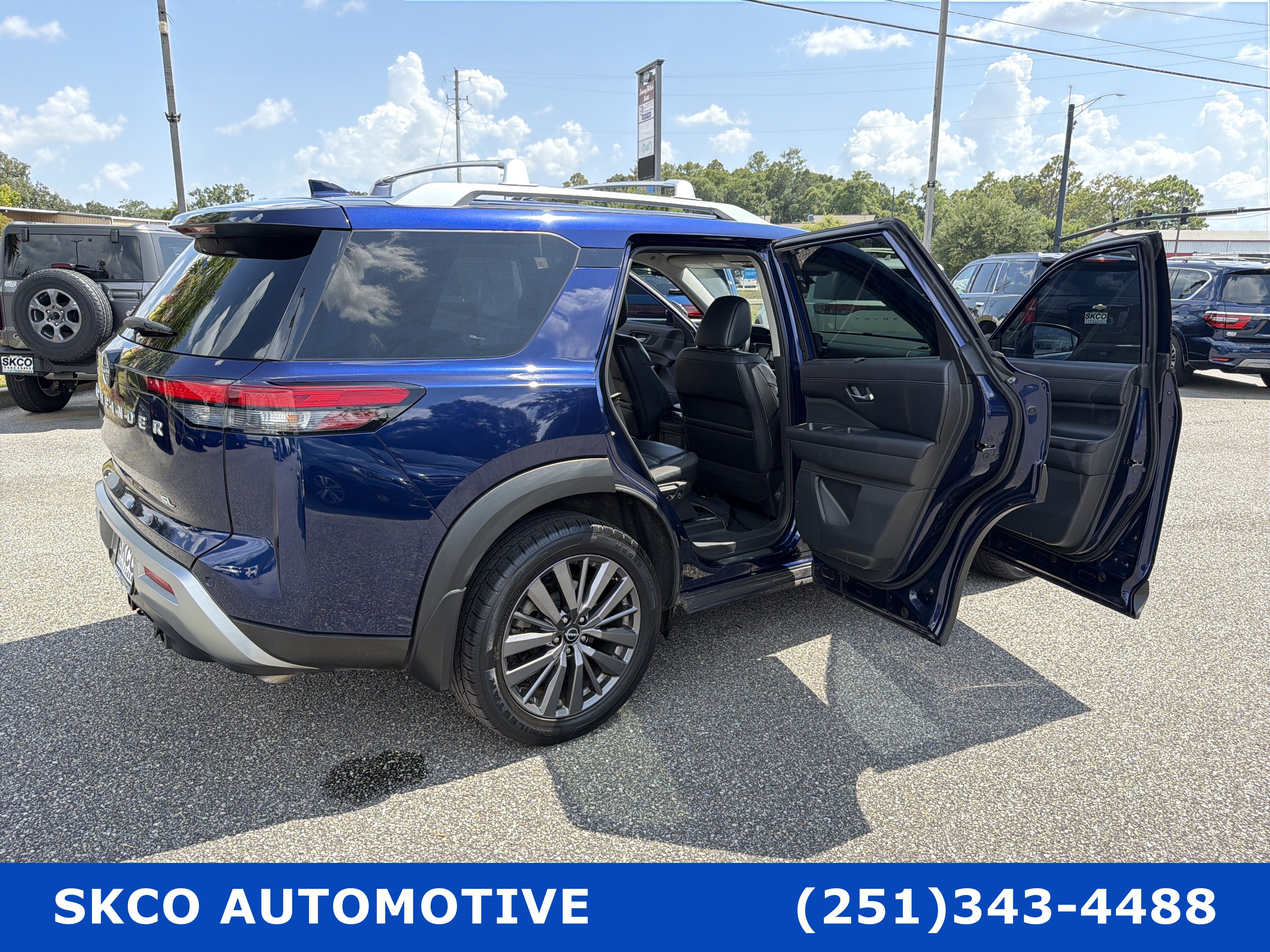 Used 2023 Nissan Pathfinder SL w/ SL Premium Package FWD image 33