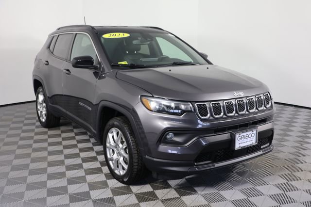 Used 2023 Jeep Compass Latitude image 1