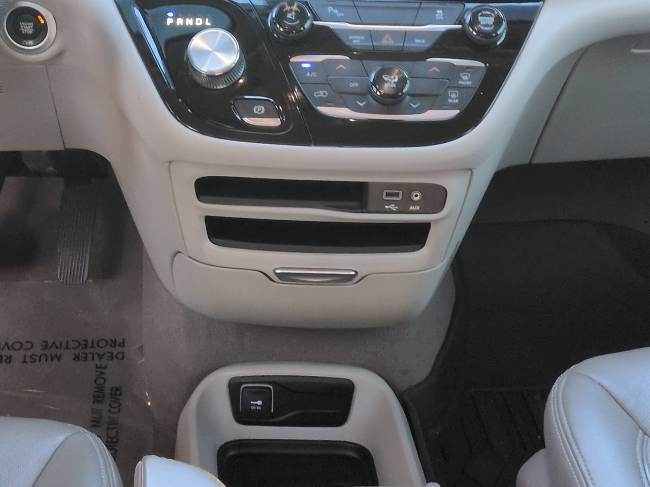 Used 2017 Chrysler Pacifica LX FWD image 17