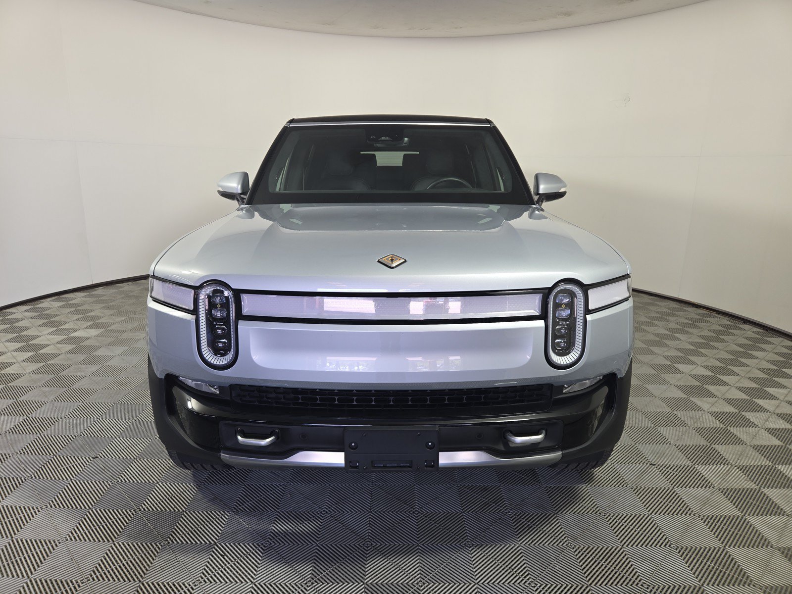 Used 2024 Rivian R1S Adventure AWD/4WD image 8