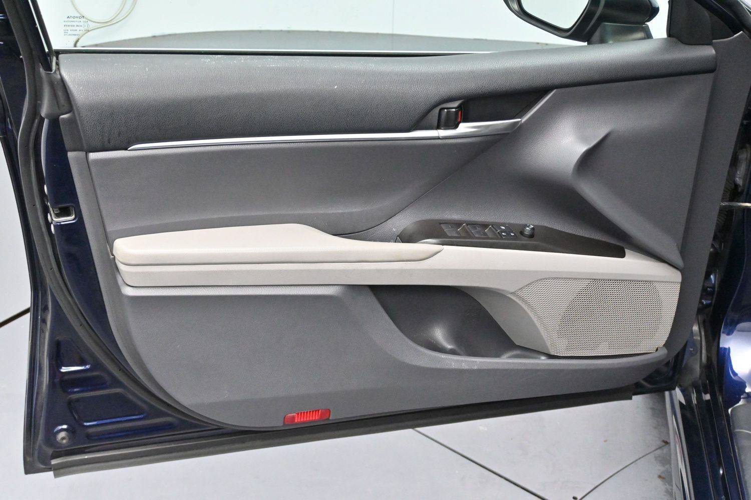 Used 2021 Toyota Camry SE FWD image 10
