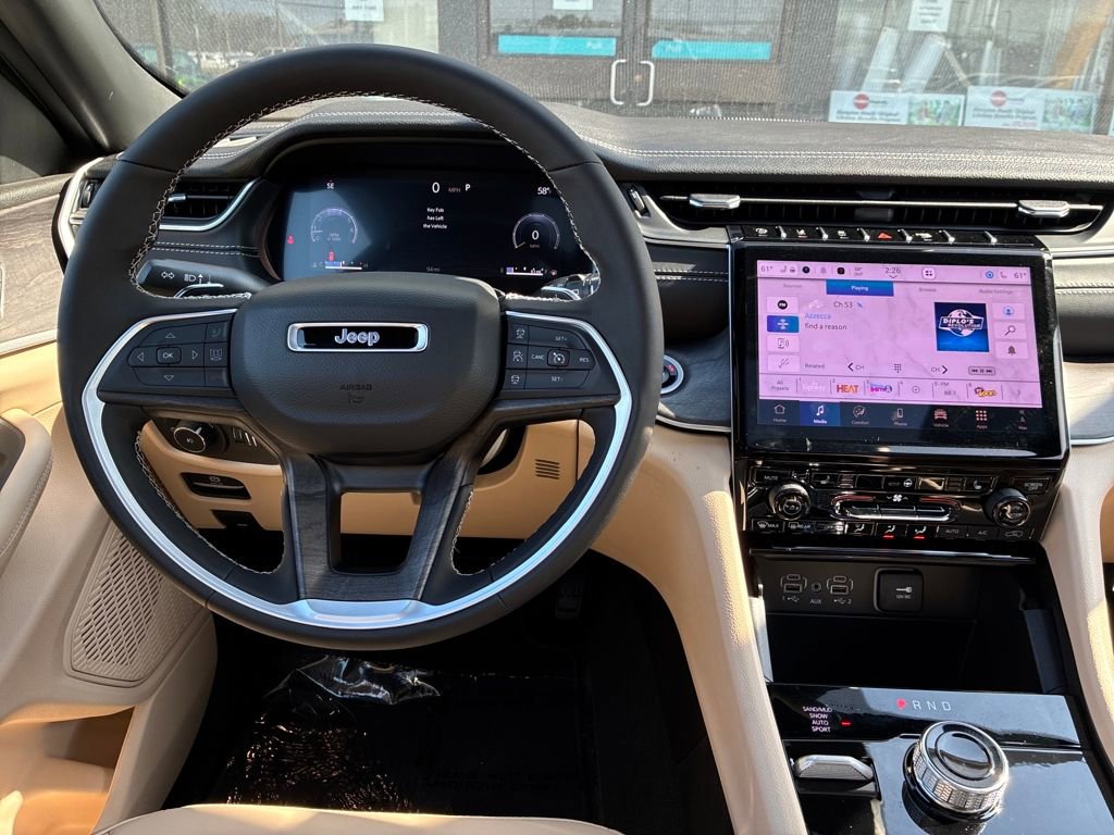 New 2025 Jeep Grand Cherokee Limited image 11