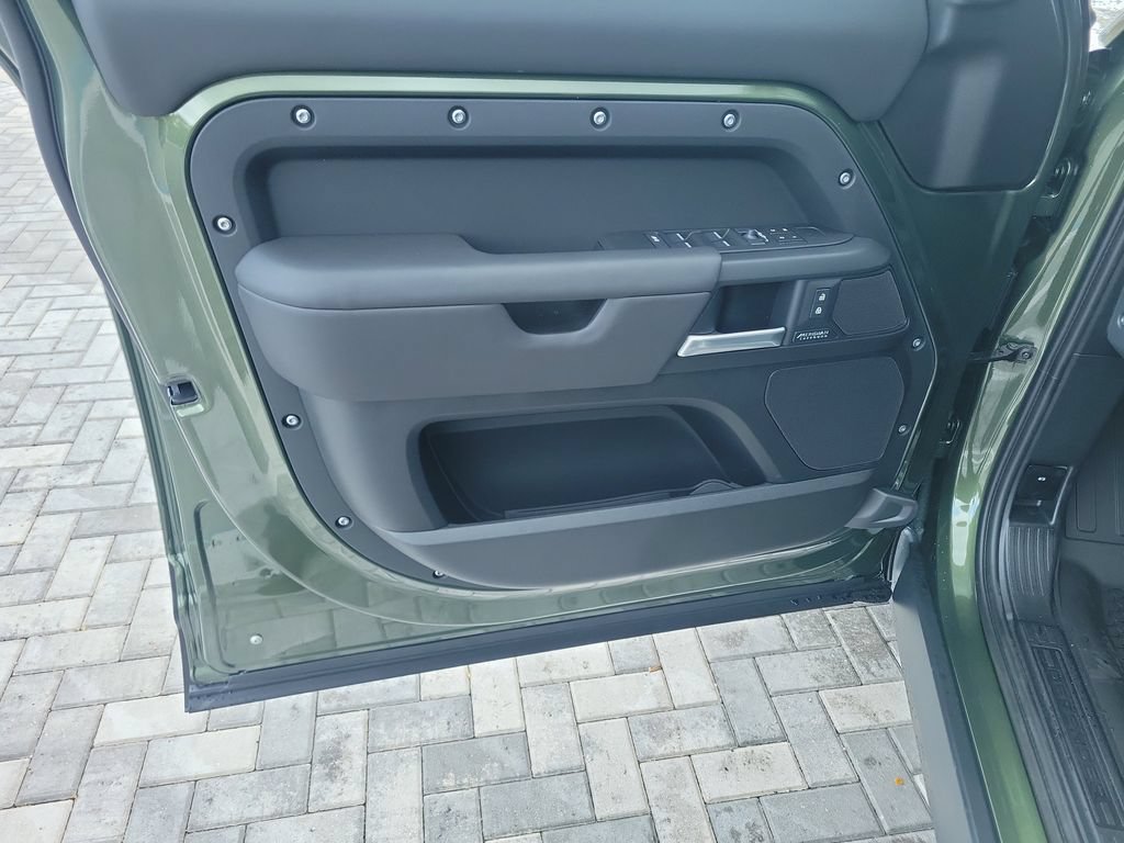New 2026 Land Rover Defender 110 X-Dynamic SE AWD/4WD image 22