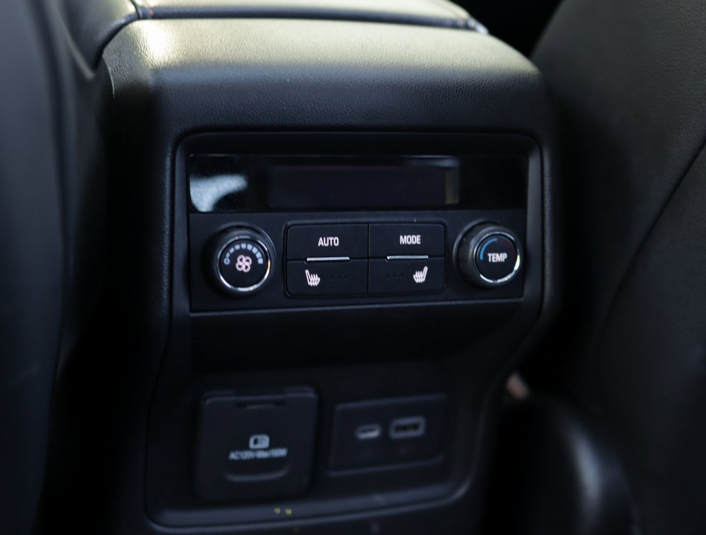 Used 2023 GMC Acadia AT4 image 33