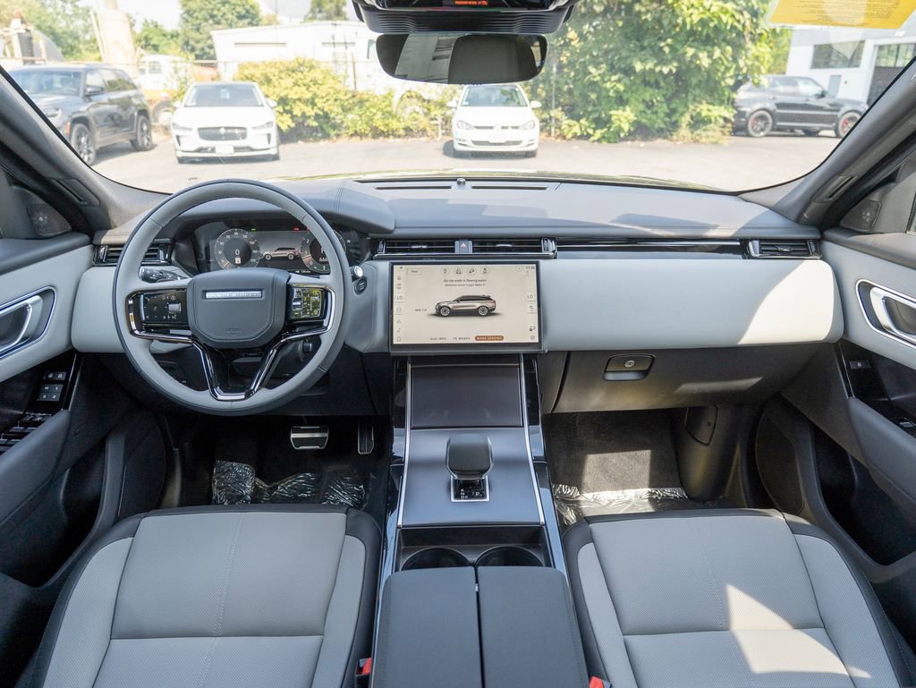 New 2026 Land Rover Range Rover Velar Dynamic SE image 17