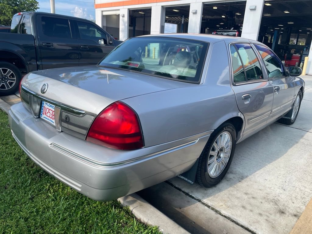 Used 2010 Mercury Grand Marquis LS RWD image 3