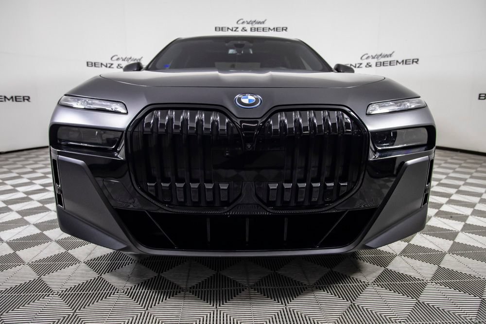 Used 2023 BMW i7 xDrive60 w/ Executive Package 2 AWD/4WD image 5